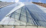 The faceted, folding wall of glass at the new Spertus Institute exemplifies advances in digital design and the freedom it gives architects to customize forms rather than standardizing them, as in the industrial age. The new Spertus facade is comprised of 726 pieces of glass, formed in 556 different shapes, including parallelograms that tilt in two ways, not one. The pieces project outward over the sidewalk by as much as five feet and inward toward the center of the building by as much as two.